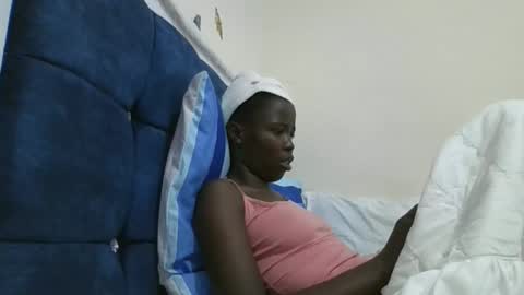 pretty_petite_ebony online show from December 2025 02:31:02 AM