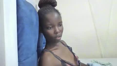 pretty_petite_ebony online show from April 2026 02:03:02 AM