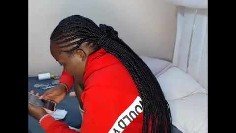 Snapshot of pretty_pussy2 chatting on October 2025 06:38:02 PM Essy online show from October 2025 06:38:02 PM