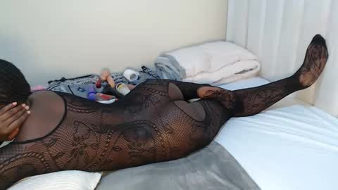 Snapshot of pretty_pussy2 chatting on November 2025 05:55:02 PM Essy online show from November 2025 05:55:02 PM