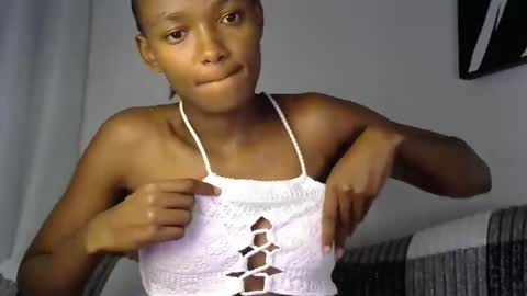 Snapshot of pretty_queennie chatting on April 2026 01:19:02 AM Pretty doll online show from April 2026 01:19:02 AM
