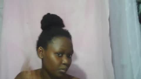 pretty_shanz online show from November 2025 12:23:02 PM