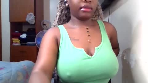 pretty_shila online show from May 2026 12:05:01 AM