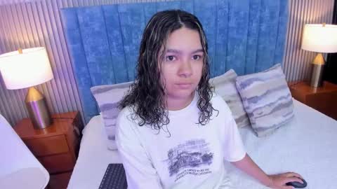 Daisy Flower online show from March 2026 02:05:02 AM