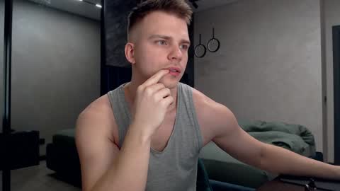 Snapshot of pretty_sweety chatting on December 2024 07:43:01 AM Justin online show from December 2024 07:43:01 AM