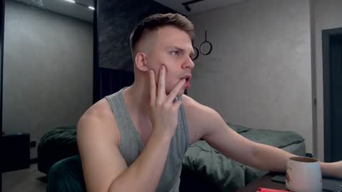 Snapshot of pretty_sweety chatting on December 2024 05:33:02 PM Justin online show from December 2024 05:33:02 PM
