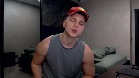 Snapshot of pretty_sweety chatting on March 2025 06:52:02 AM Justin online show from March 2025 06:52:02 AM