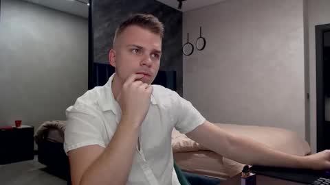 Justin online show from October 2025 04:44:01 AM