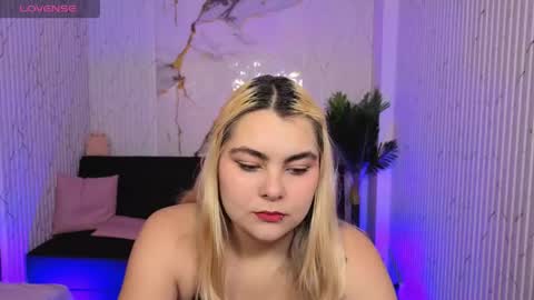 Snapshot of pretty_tay chatting on April 2026 11:50:02 AM pretty_tay online show from April 2026 11:50:02 AM
