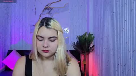 Snapshot of pretty_tay chatting on April 2026 11:52:02 AM pretty_tay online show from April 2026 11:52:02 AM