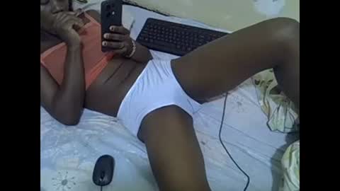 Snapshot of prettyalma chatting on December 2024 10:01:01 AM prettyalma online show from December 2024 10:01:01 AM