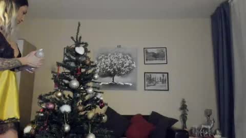 Snapshot of prettyalmaa chatting on December 2024 07:59:02 PM Alma online show from December 2024 07:59:02 PM