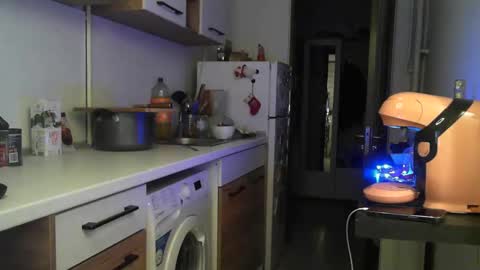 Snapshot of prettyalmaa chatting on December 2024 10:06:02 PM Alma online show from December 2024 10:06:02 PM