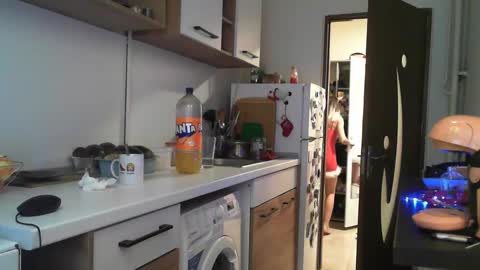 Snapshot of prettyalmaa chatting on December 2024 12:05:01 PM Alma online show from December 2024 12:05:01 PM