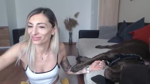 Snapshot of prettyalmaa chatting on February 2025 12:03:02 PM Alma online show from February 2025 12:03:02 PM