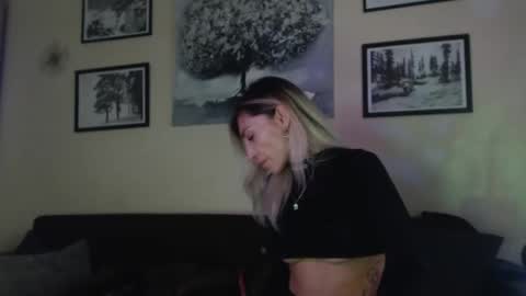 Snapshot of prettyalmaa chatting on March 2025 04:00:02 PM Alma online show from March 2025 04:00:02 PM