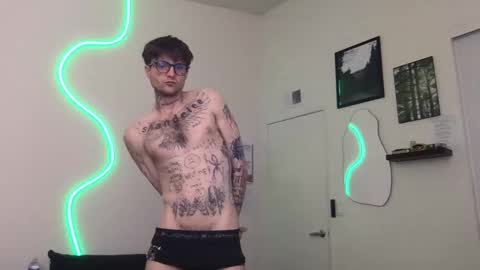 pretty boy online show from December 2025 02:20:02 AM