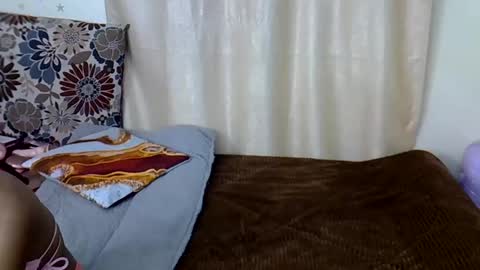 Snapshot of prettybunnny chatting on November 2025 12:43:02 AM Bunny online show from November 2025 12:43:02 AM