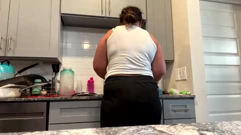 prettylatinamomma01 online show from November 2025 06:07:02 PM