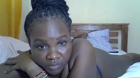 Snapshot of prettyliz30 chatting on June 2026 05:52:01 PM LILIAN online show from June 2026 05:52:01 PM