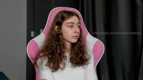 Snapshot of prettysomething chatting on March 2025 03:40:02 PM Sophie next stream will be at Monday i will wait you guys online show from March 2025 03:40:02 PM
