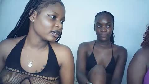 prettyyvee online show from February 2026 08:26:01 PM