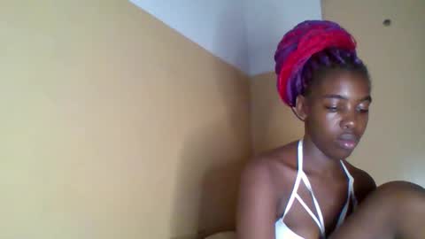 prettyzuzu online show from December 2025 07:32:01 PM