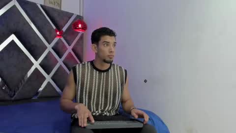 prince_arthur77 online show from January 2025 12:33:01 PM