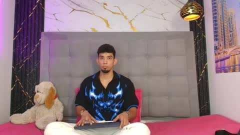 prince_arthur77 online show from May 2026 01:28:02 PM