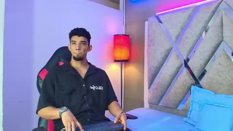 prince_arthur77 online show from June 2026 01:32:02 PM