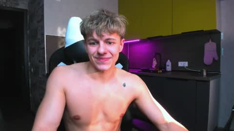 Snapshot of prince_nik chatting on April 2026 04:01:01 PM prince online show from April 2026 04:01:01 PM