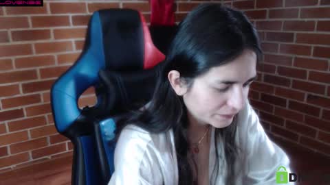 Snapshot of princesa_leia_zathur chatting on November 2025 02:07:02 PM Leia online show from November 2025 02:07:02 PM