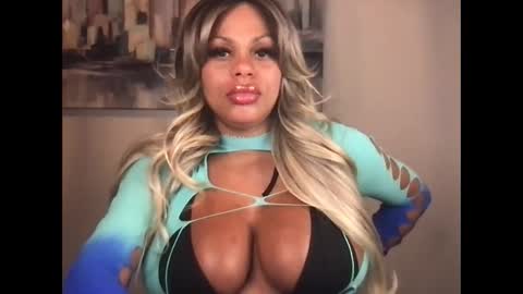 Snapshot of princess1tick chatting on June 2026 01:33:01 AM princess1tick online show from June 2026 01:33:01 AM
