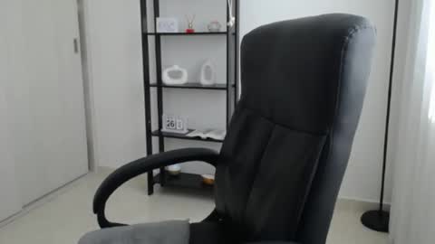 valery dollx online show from July 2026 03:19:02 PM