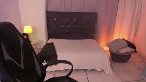 Snapshot of princess_foxxxy1 chatting on March 2026 04:40:02 AM Paula Princess online show from March 2026 04:40:02 AM