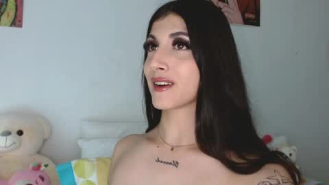 Snapshot of princess_ofyourdreams chatting on April 2026 06:16:01 AM Sophie online show from April 2026 06:16:01 AM