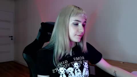 Snapshot of princessshy___ chatting on February 2025 07:38:01 PM 18 y.o online show from February 2025 07:38:01 PM