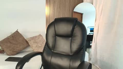 Snapshot of priscila_cooper chatting on January 2026 12:41:01 PM Priscila online show from January 2026 12:41:01 PM