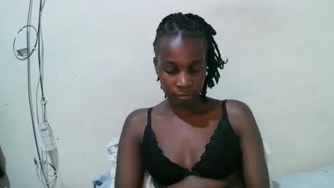 Snapshot of pritty_amber chatting on April 2026 06:52:02 PM pritty_amber online show from April 2026 06:52:02 PM