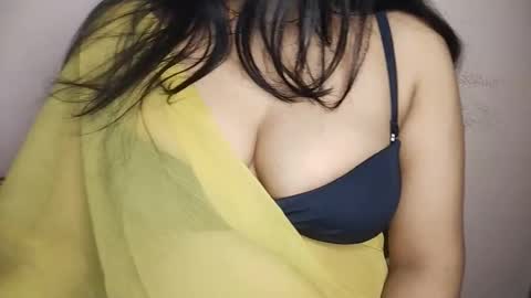 priyu_ online show from December 2025 03:24:02 AM