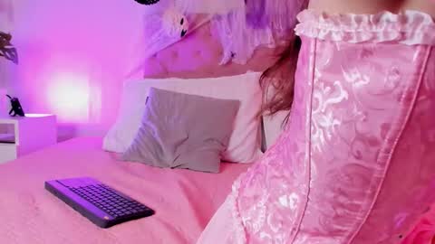 Pretty Moon online show from October 2025 01:34:02 PM