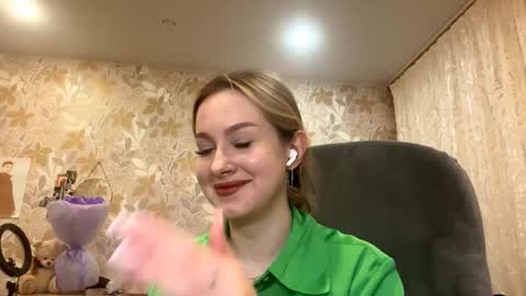Snapshot of prudencekillmeyer chatting on October 2025 12:24:01 PM Luna online show from October 2025 12:24:01 PM