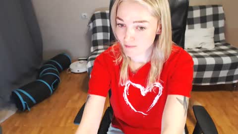 Snapshot of puma_ma chatting on February 2025 03:05:02 PM Polly online show from February 2025 03:05:02 PM