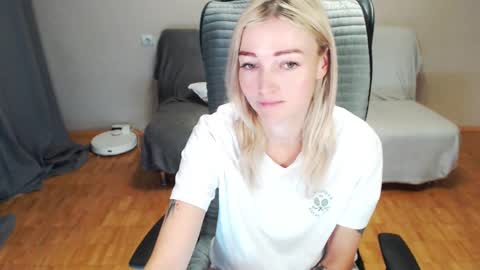 Snapshot of puma_ma chatting on December 2025 04:51:02 AM Polly online show from December 2025 04:51:02 AM