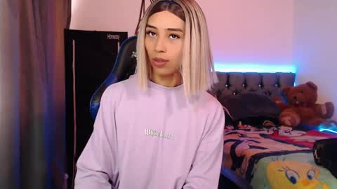 Snapshot of pupi_wolf chatting on October 2025 02:08:02 PM Cris online show from October 2025 02:08:02 PM