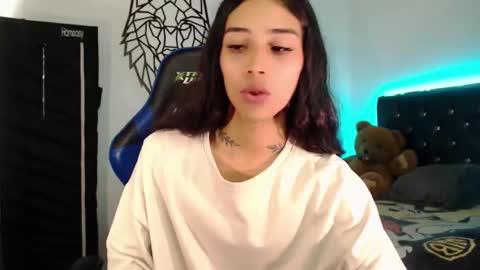 Snapshot of pupi_wolf chatting on November 2025 05:25:01 PM Cris online show from November 2025 05:25:01 PM