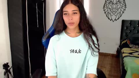 Snapshot of pupi_wolf chatting on December 2025 07:08:02 PM Cris online show from December 2025 07:08:02 PM