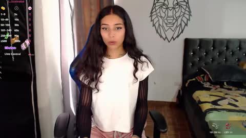 Snapshot of pupi_wolf chatting on December 2025 06:25:01 PM Cris online show from December 2025 06:25:01 PM