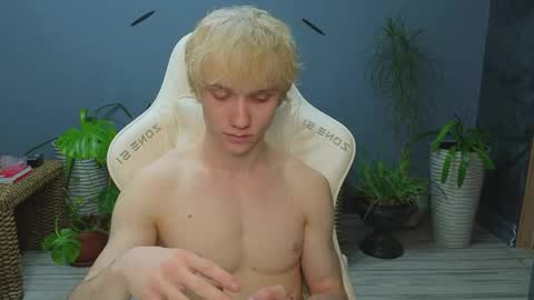 Snapshot of pupsenish chatting on April 2026 06:10:01 PM Jesse online show from April 2026 06:10:01 PM