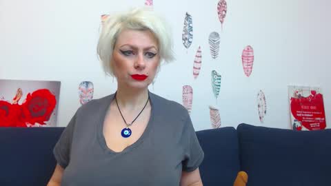 Snapshot of pure_seduce_wow chatting on March 2026 12:05:02 AM Goldie online show from March 2026 12:05:02 AM